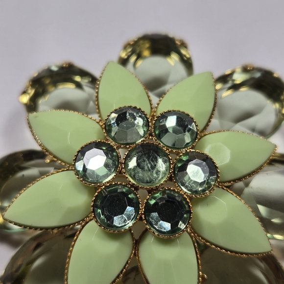 Gold Tone Trim Light Green Floral Glass Crystal Brooch - Picture 12 of 16